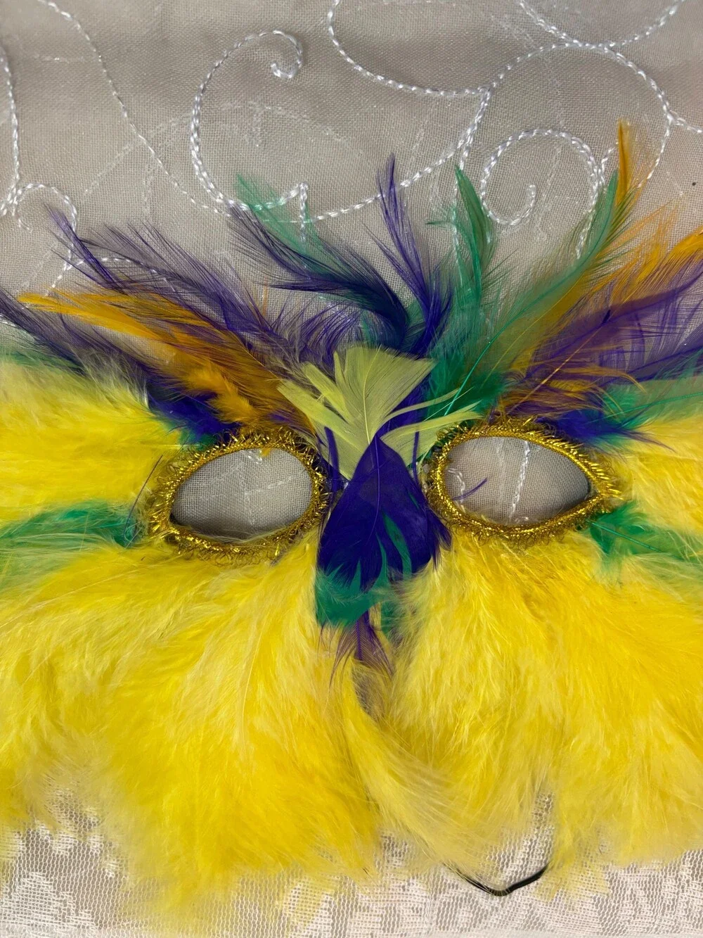 N/A feather mask